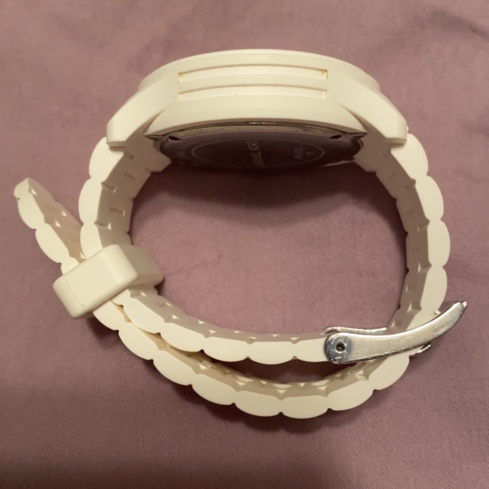 01:04 - Michael Kors Ladies Chronograph Women's Watch - Picture 14 of 15